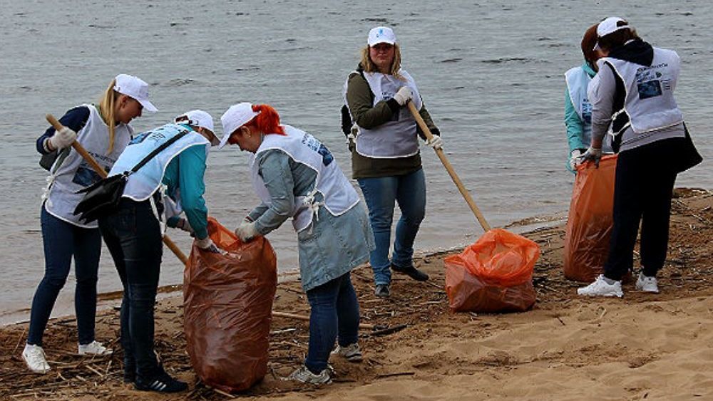 Очистка берегов волги от мусора